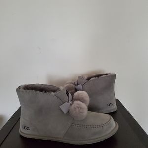 New UGG Women's Kallen Genuine Shearling Bootie Slipper Size 6